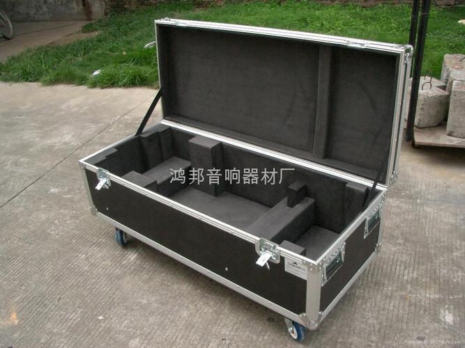 灯箱二重奏 光与影的叙事艺术